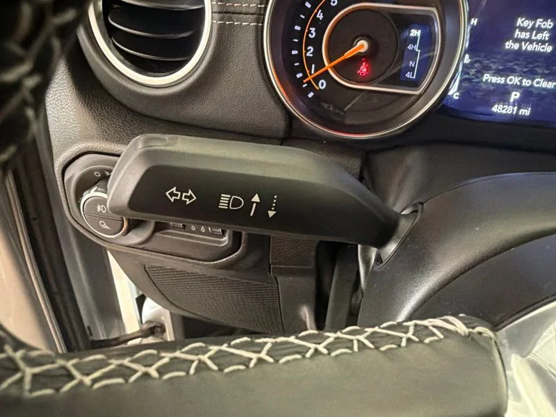 Used 2022 Silver Jeep Overland image 18