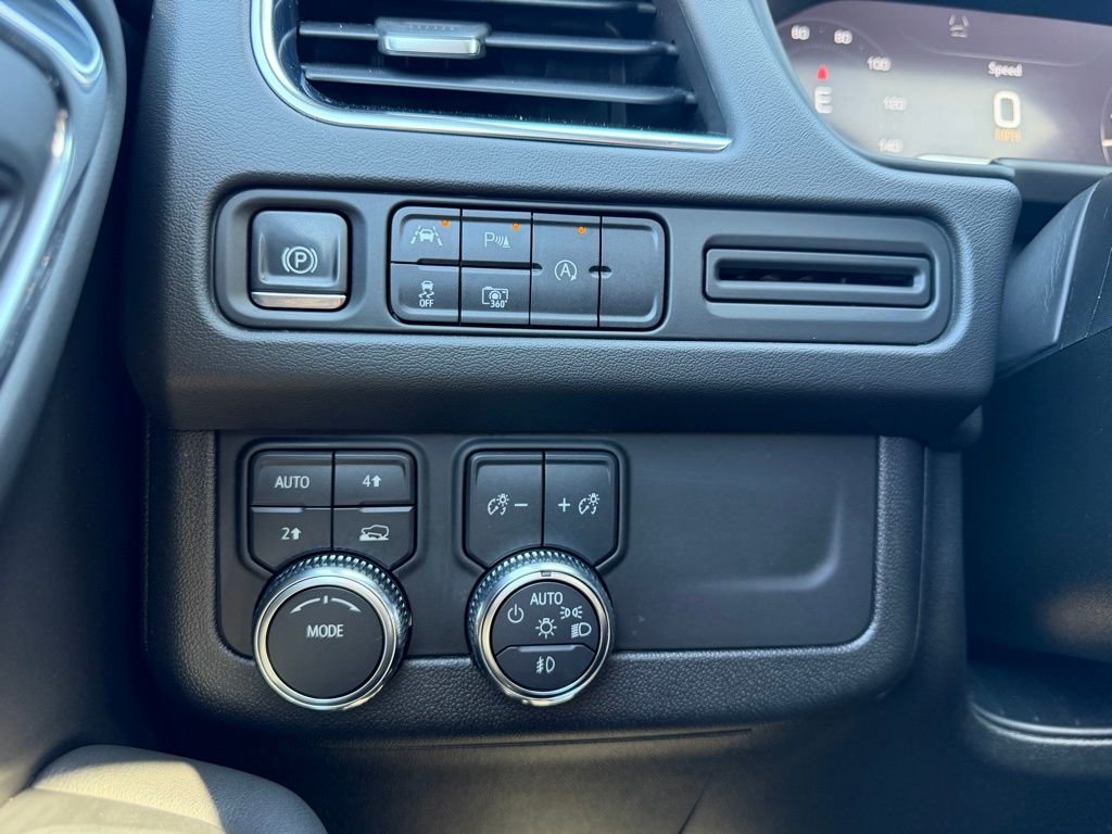 Used 2023  GMC SLT image 39