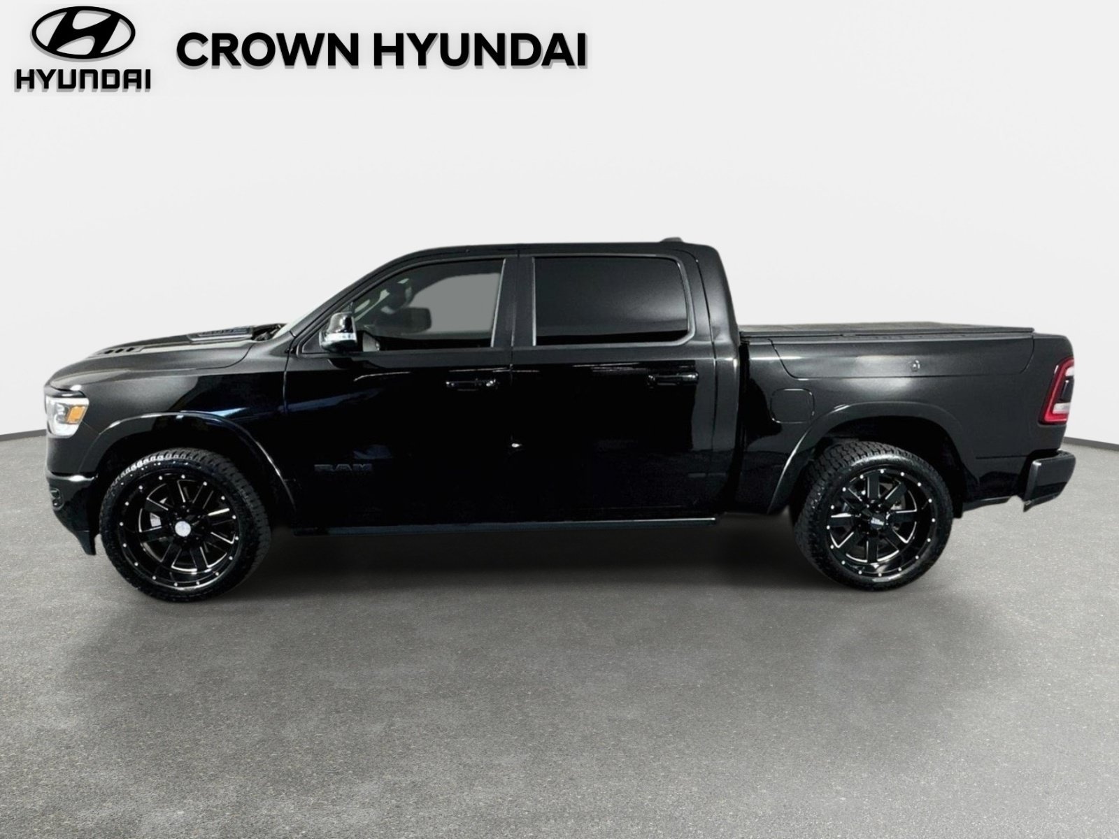 Used 2021 Diamond Black Crystal Pearlcoat Ram Laramie image 8