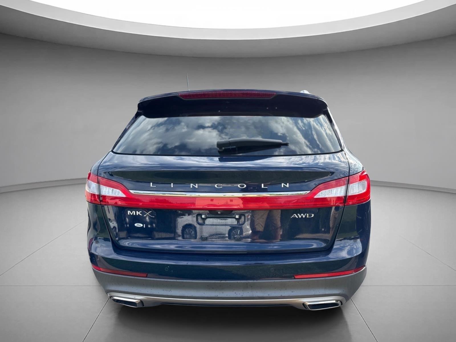 Used 2018 Blue Diamond Metallic Lincoln Reserve image 13