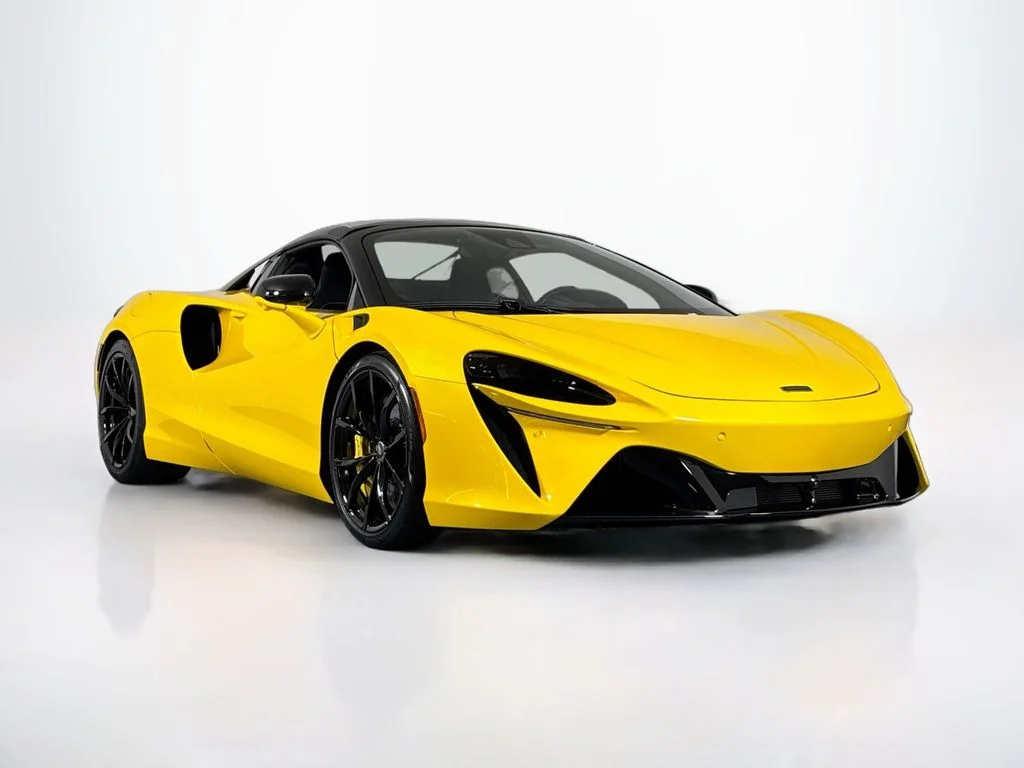 Used 2025 Volcano Yellow McLaren Performance image 7