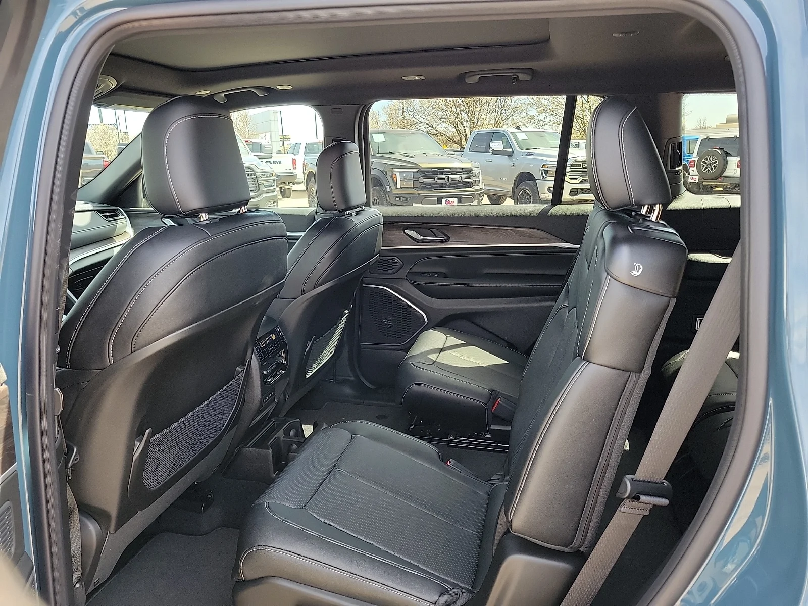 New 2026 PB5 Steel Blue Jeep L LIMITED RESERVE 4X4 image 9