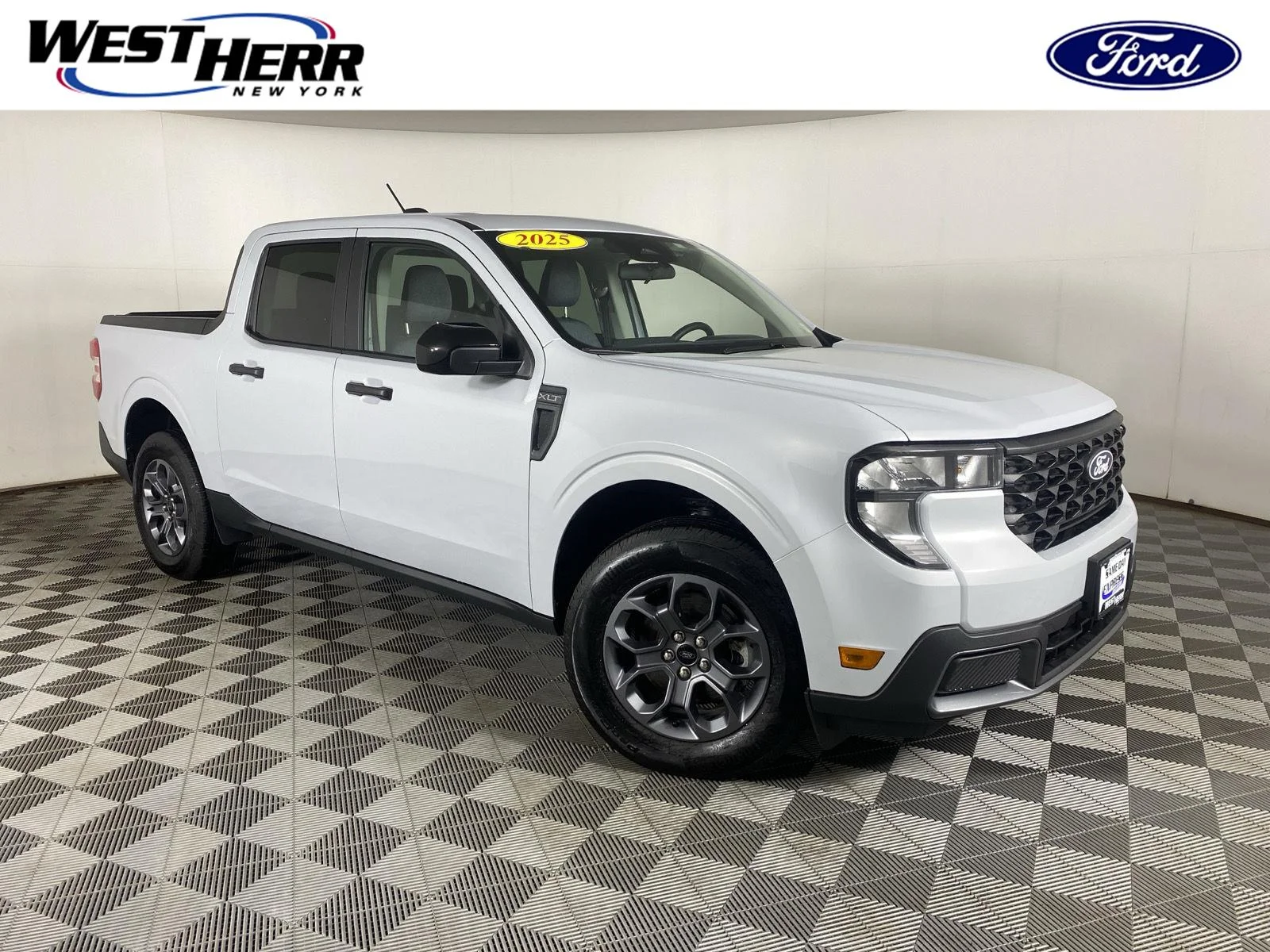 New 2025 Space White Metallic Ford XLT image 1
