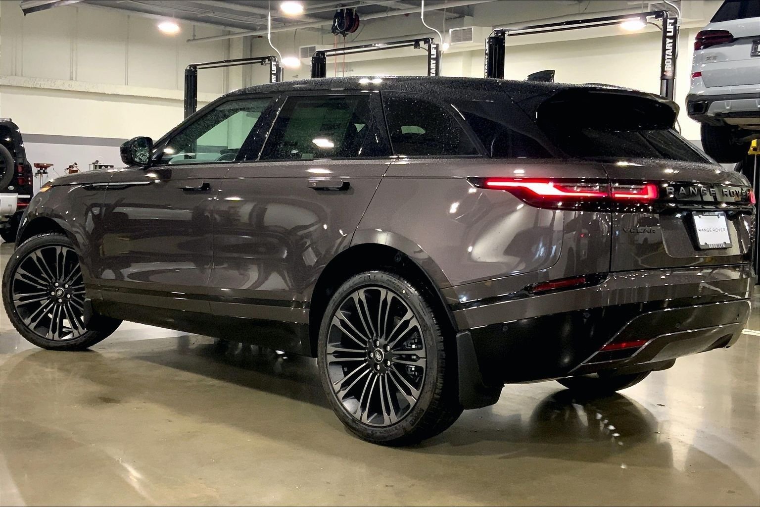 New 2026 Charente Grey LAND ROVER  image 12