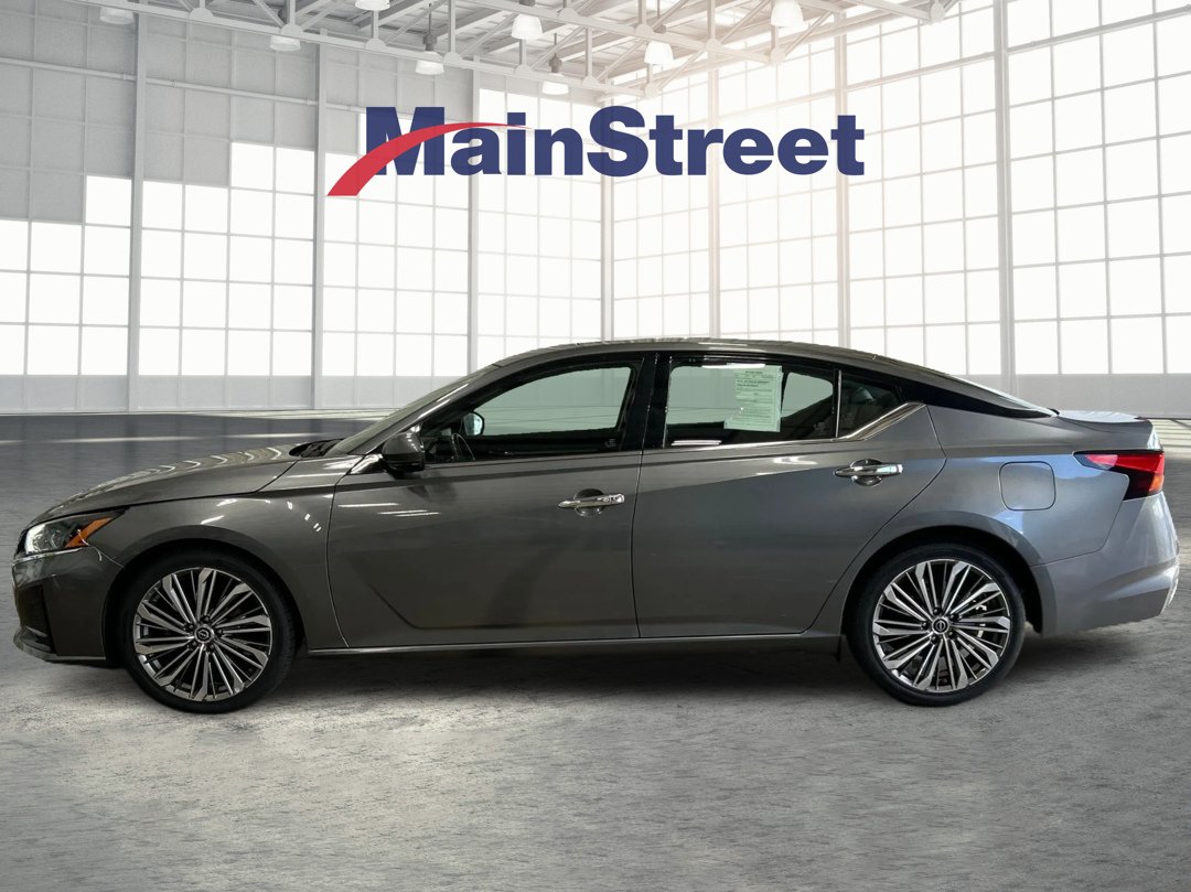 Used 2023 Nissan Altima SL with VIN 1N4BL4EV5PN304696 for sale in Kansas City