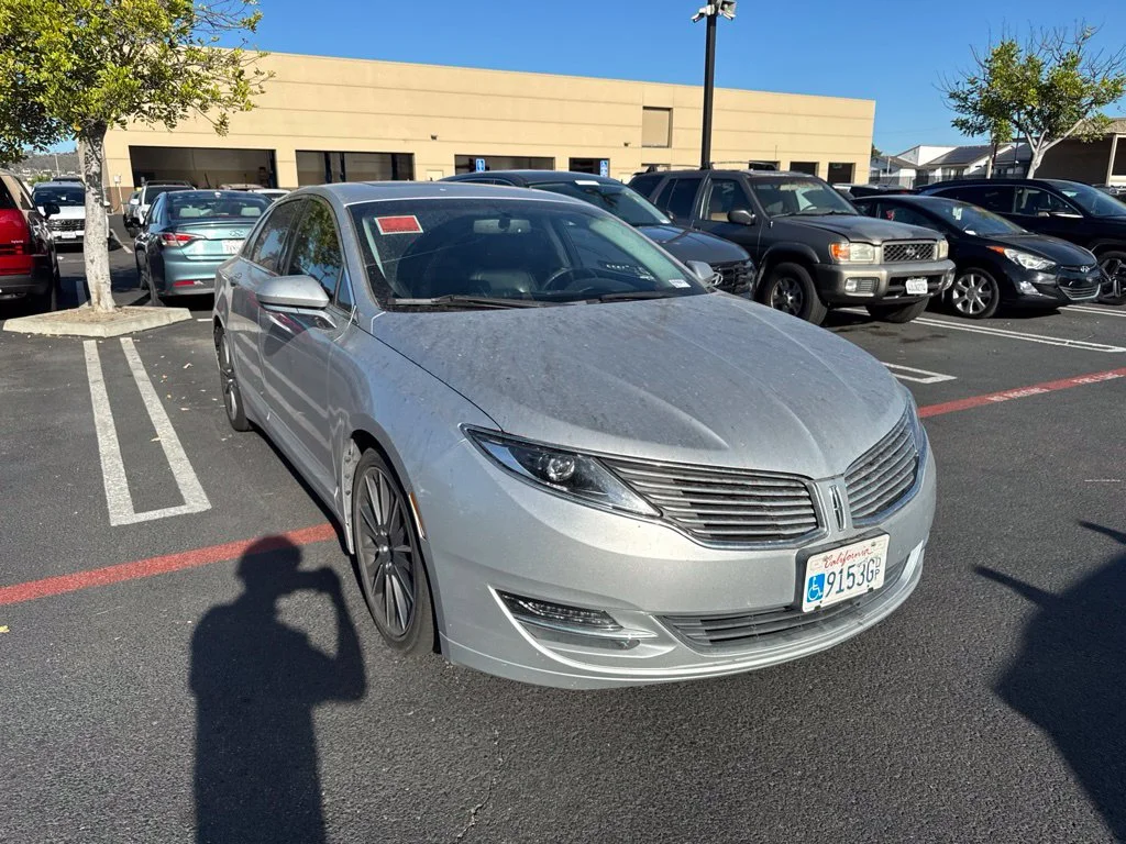 Used 2016 Silver Lincoln Base image 4