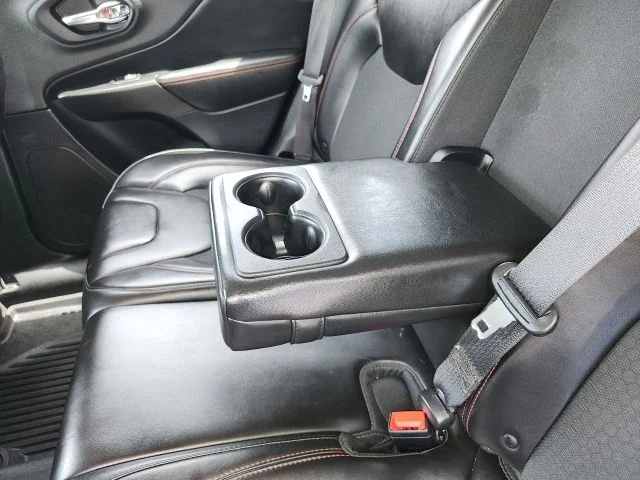 Used 2019 Crystal Metallic Jeep Trailhawk image 43