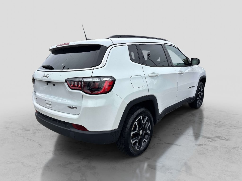 Used 2022 White Jeep Latitude image 5