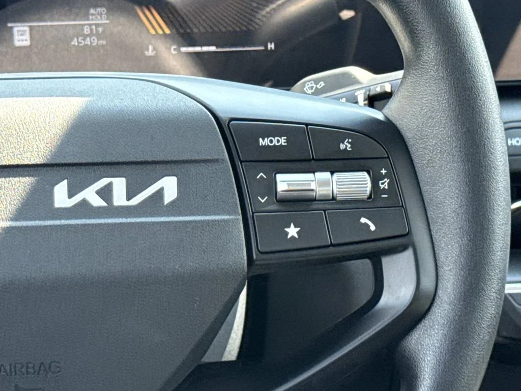Used 2025 White Kia LXS image 14