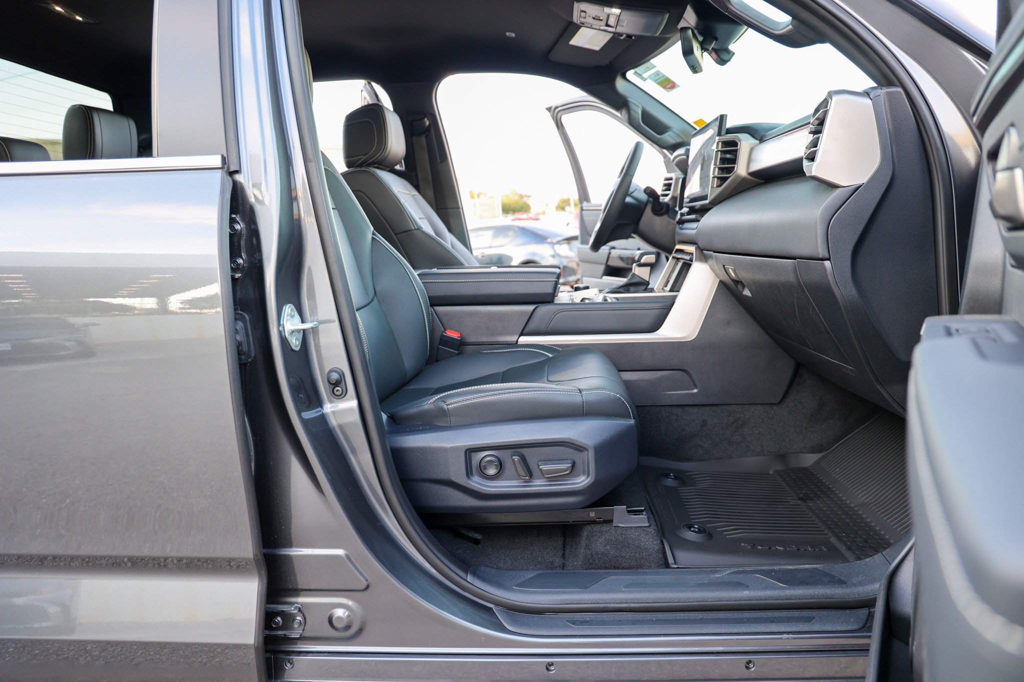 Used 2026 MAGNETIC GRAY MET Toyota Limited image 43
