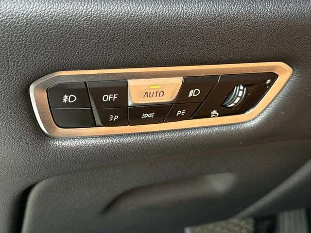Used 2022 Black BMW xDrive40i image 28