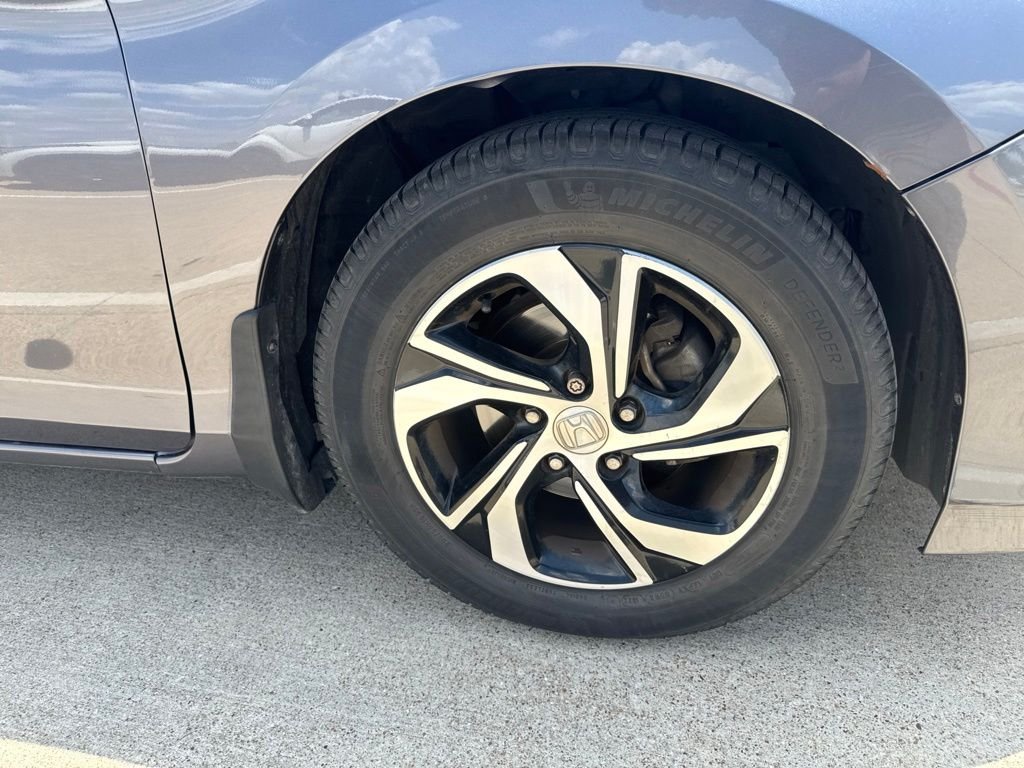 Used 2016  Honda LX image 2