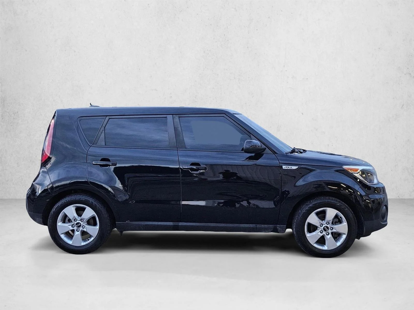 Used 2019 Shadow Black Kia Base image 4