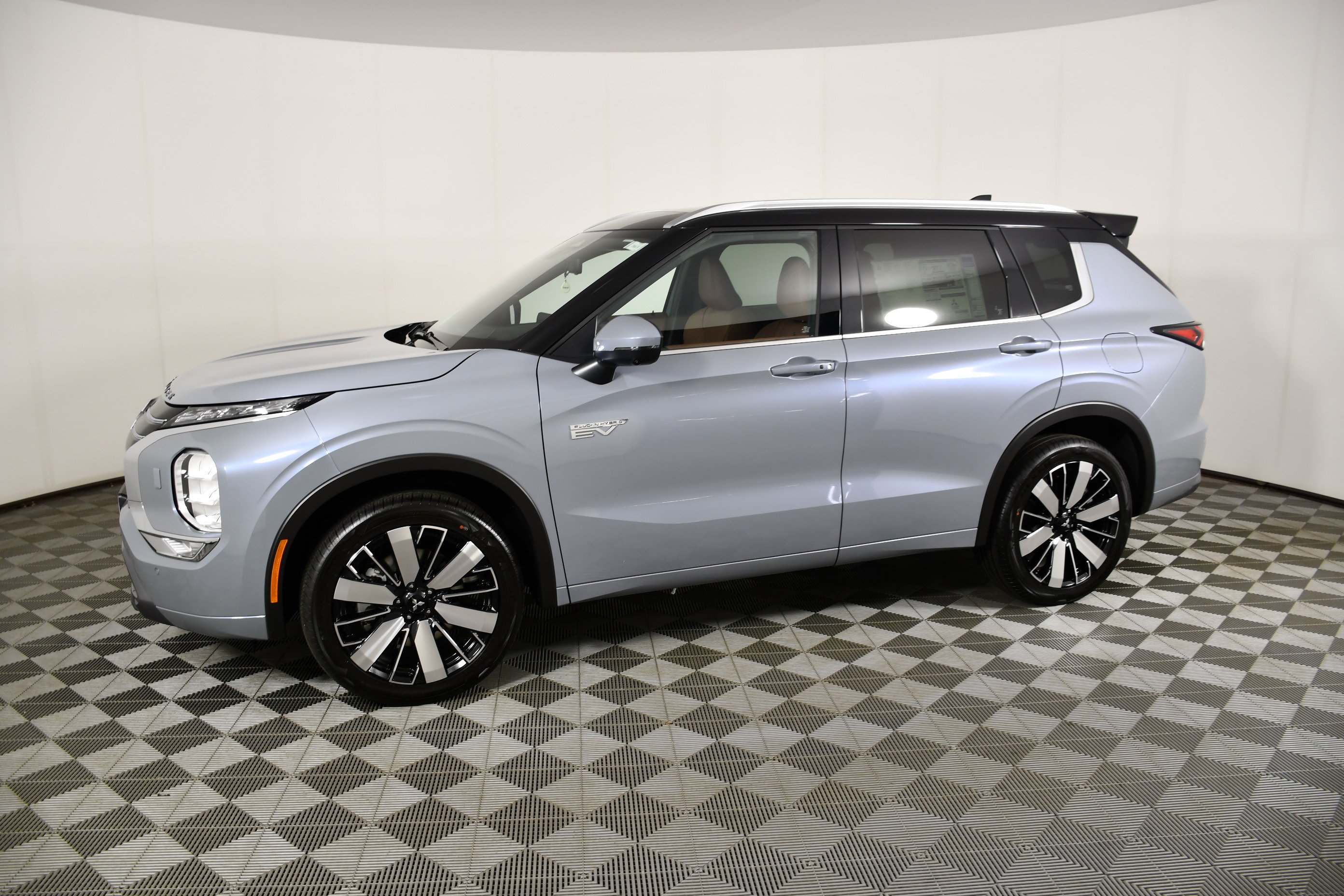 New 2026 Moonstone Mitsubishi SEL image 9