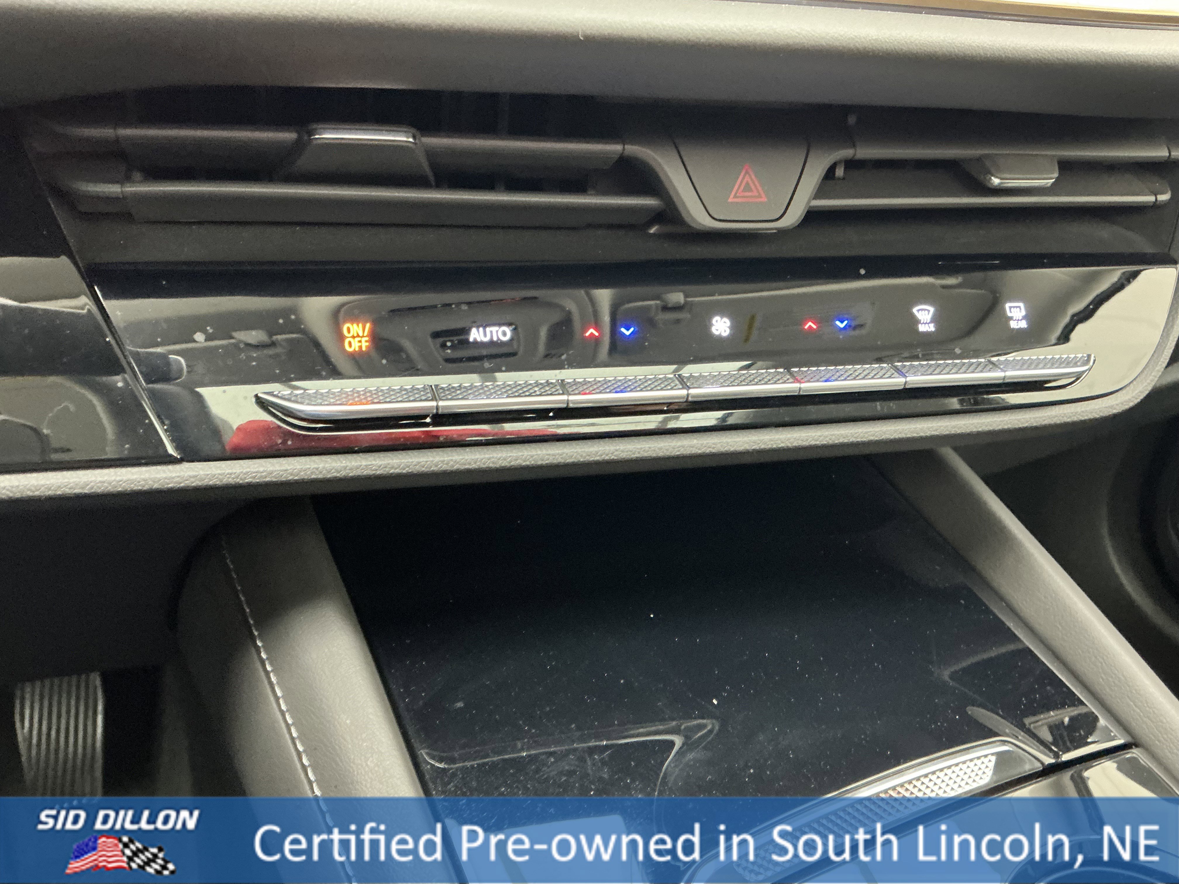 Certified Used 2025 White Frost Tricoat Buick Avenir image 12