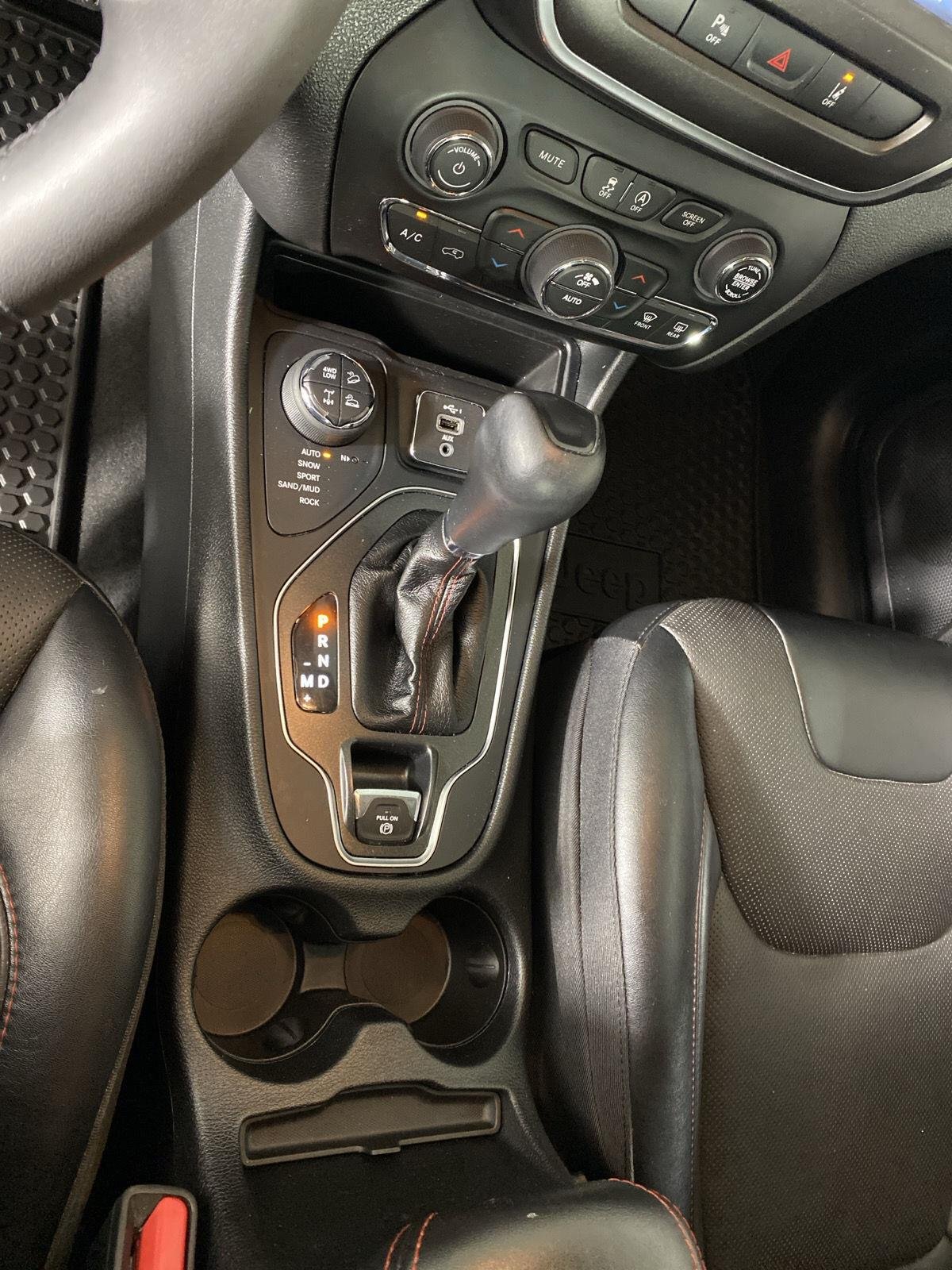 Used 2022 Diamond Black Crystal Pearlcoat Jeep Trailhawk image 22