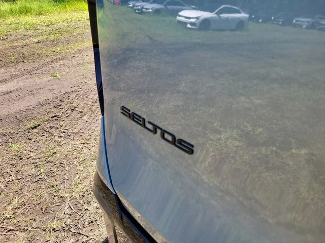 New 2027 Iceberg Green Kia X-Line S image 6
