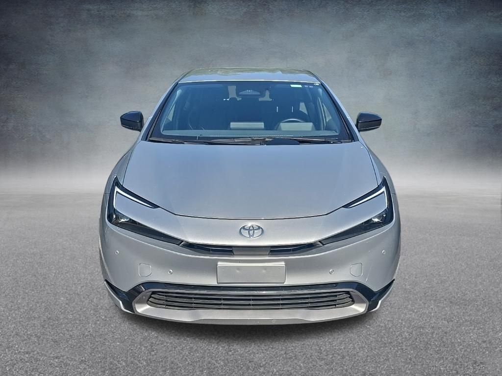 Used 2025 Cutting Edge Toyota XLE image 3