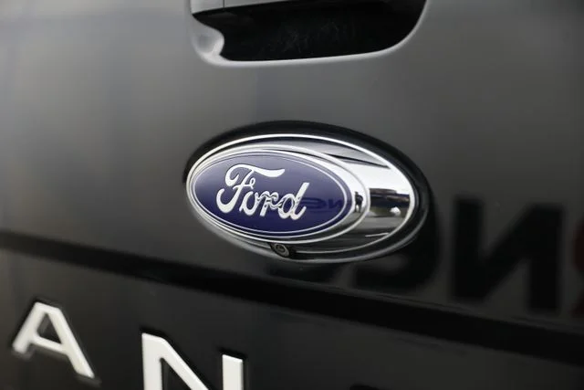 Used 2020 Black Ford Lariat image 39