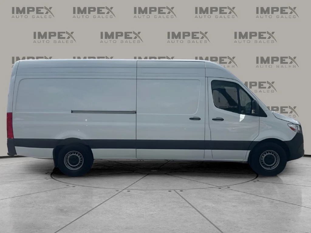 Used 2025 White Mercedes-Benz Cargo 170 WB image 6