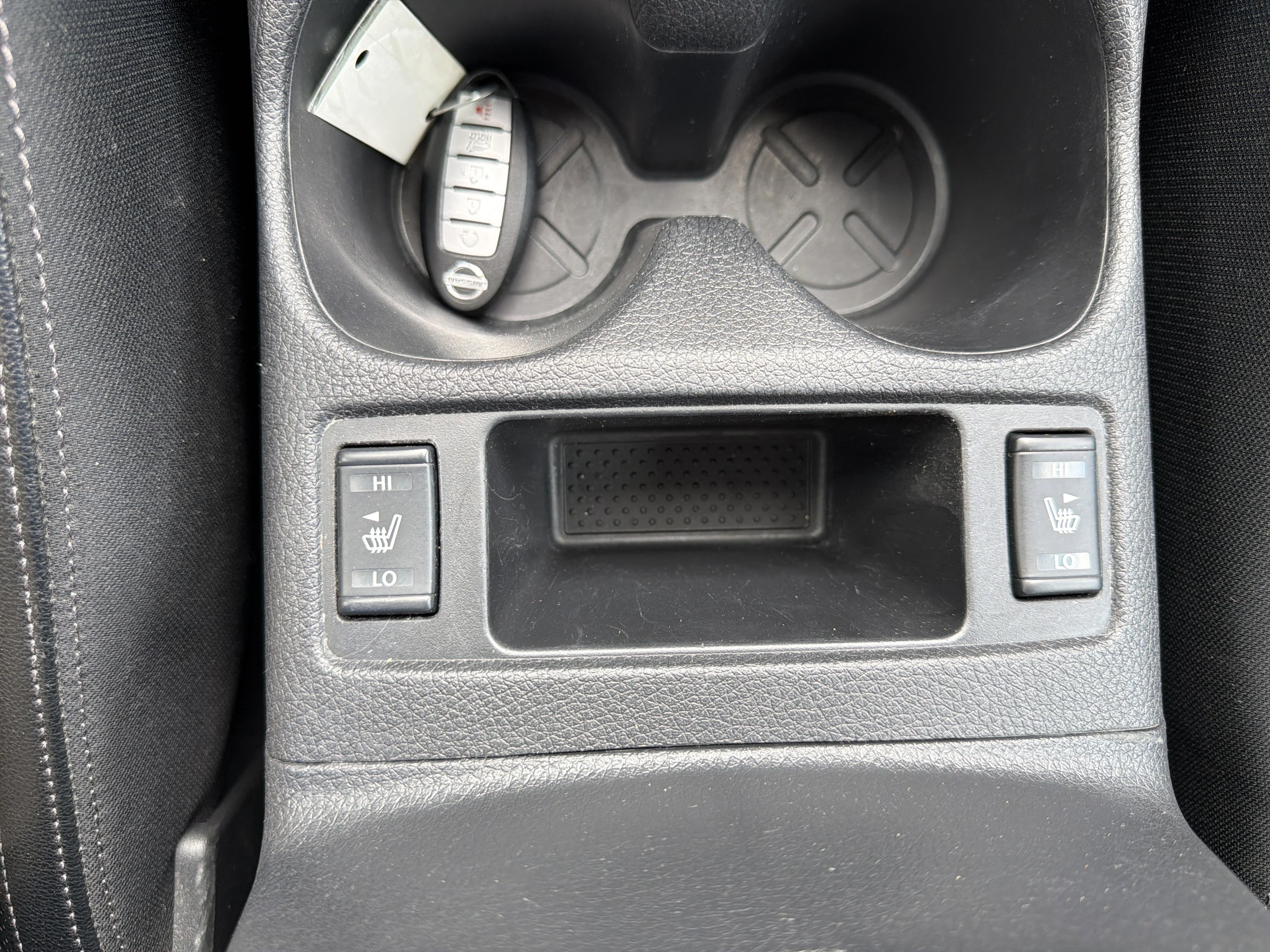 Used 2017 Brilliant Silver Nissan SL image 19