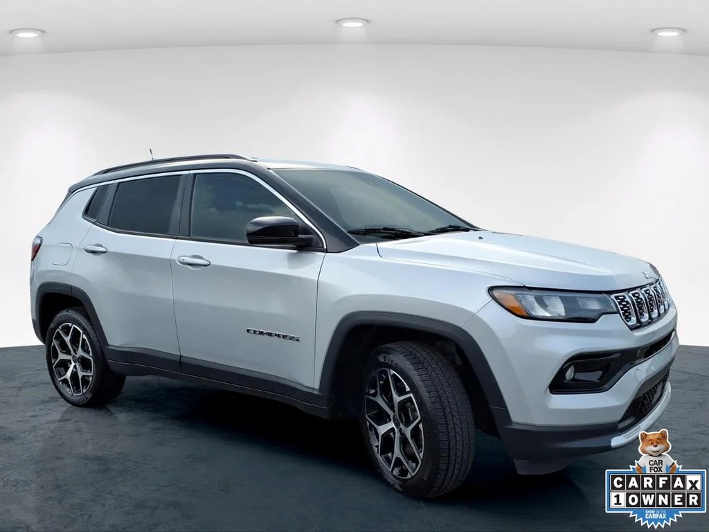 Used 2025 Silver Jeep Limited image 4