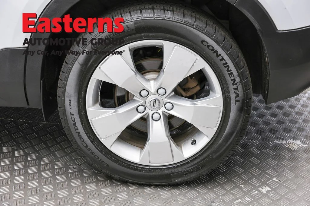 Used 2021 Gray Volvo Momentum image 8