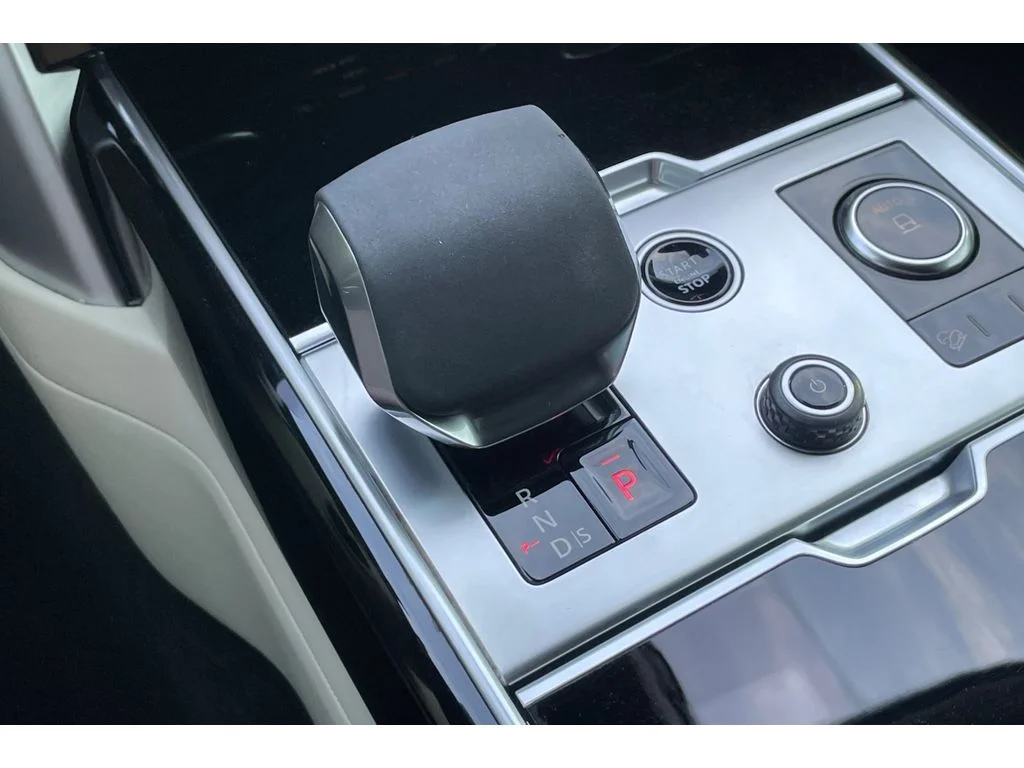 Used 2023 Fuji White Land Rover SE image 33