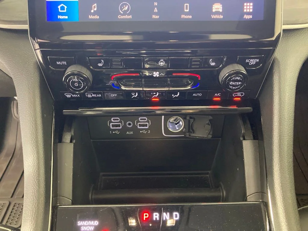 Used 2023 Red Jeep Limited image 9