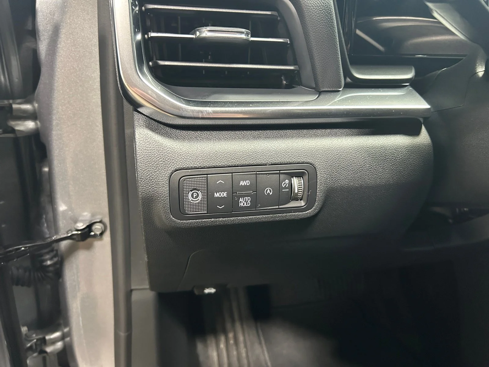 New 2027 Sterling Metallic GMC AWD Elevation image 16