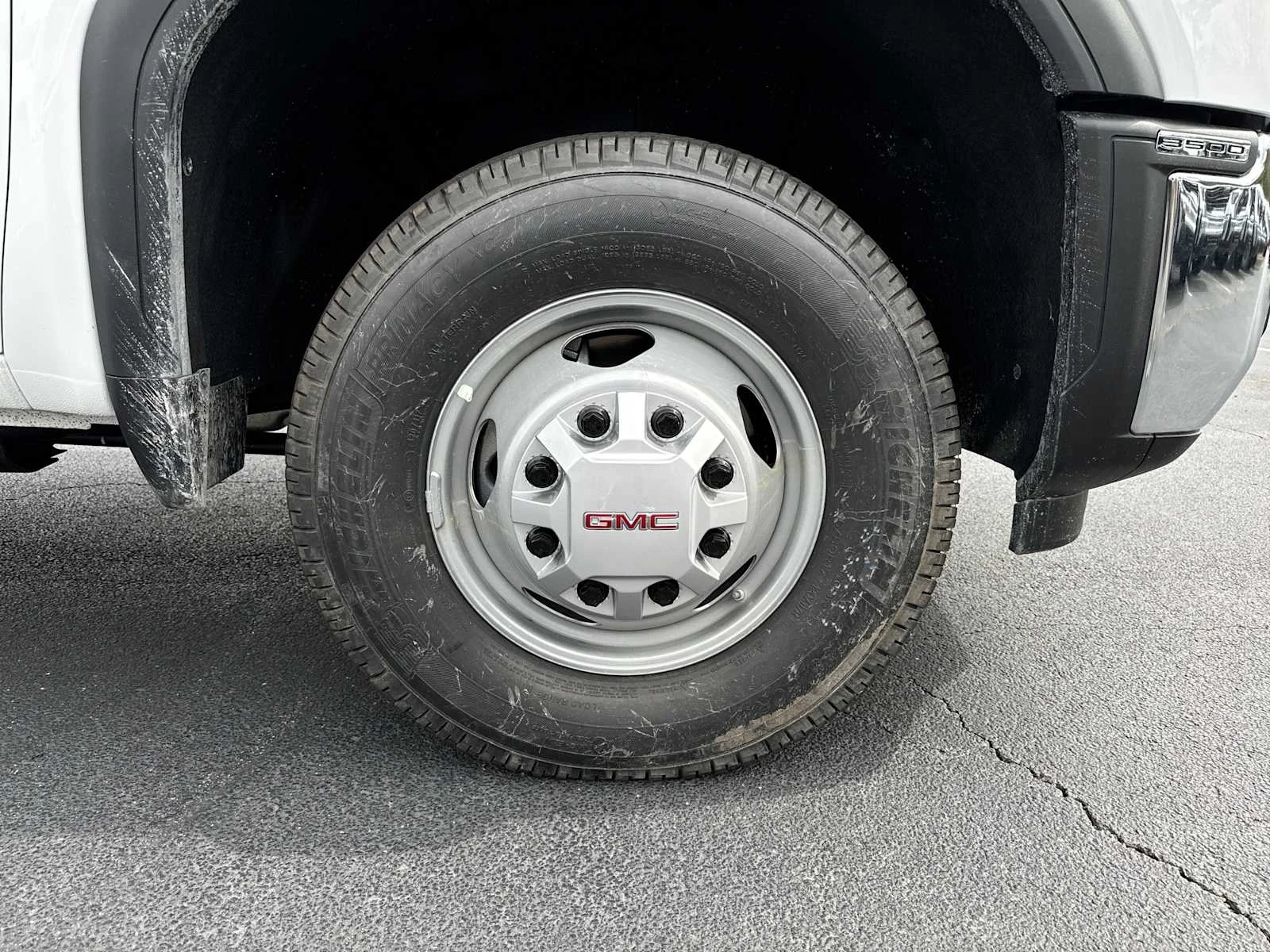 New 2025 Summit White GMC Pro image 11