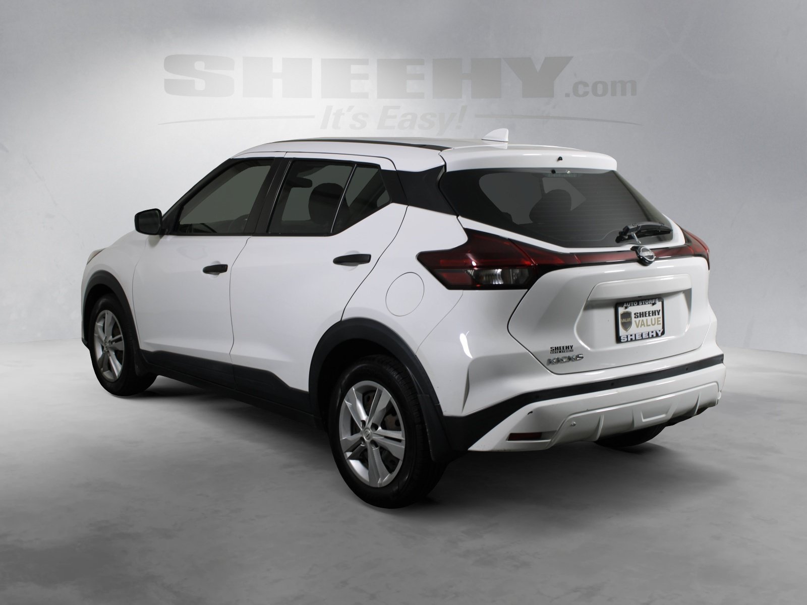Used 2022 White Nissan S image 10