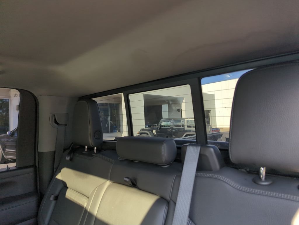 Used 2021 White GMC Denali image 31