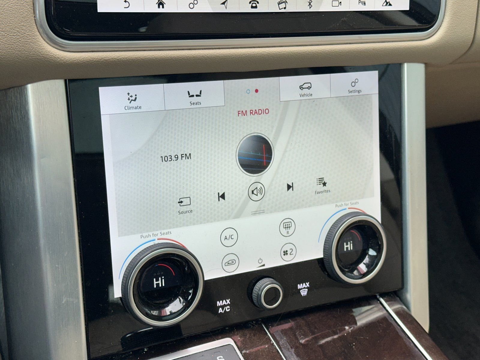 Used 2020 White Land Rover Base image 19