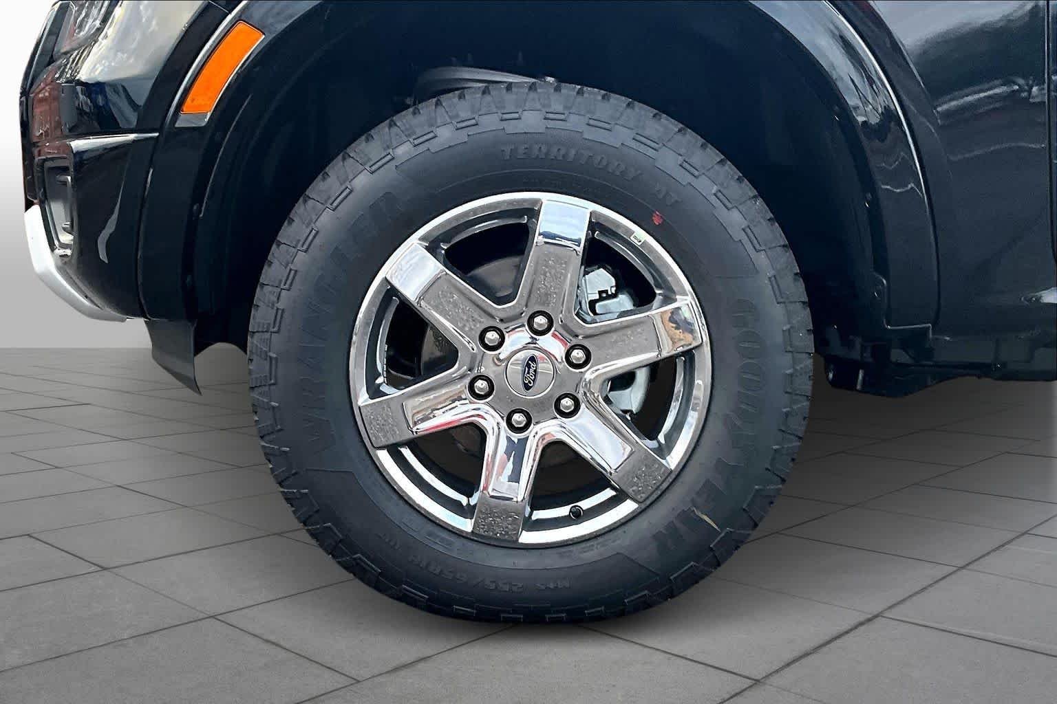 New 2025 Shadow Black Ford XLT image 12