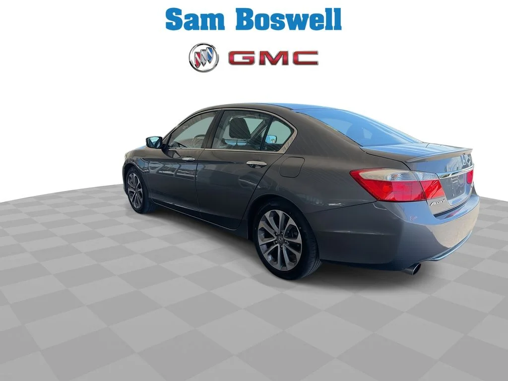 Used 2015  Honda Sport image 6