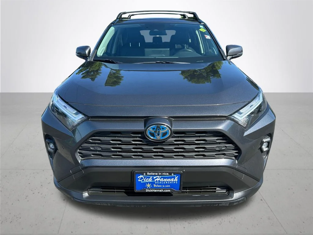 Used 2023 Gray Toyota XLE Premium image 3
