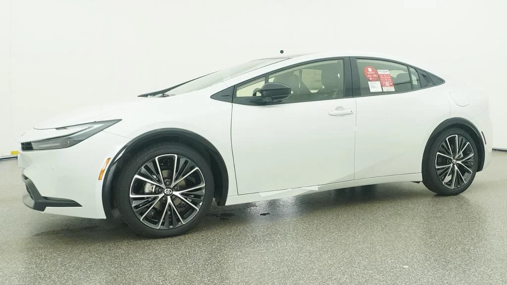 New 2027 Wind Chill Pearl Toyota XLE image 18