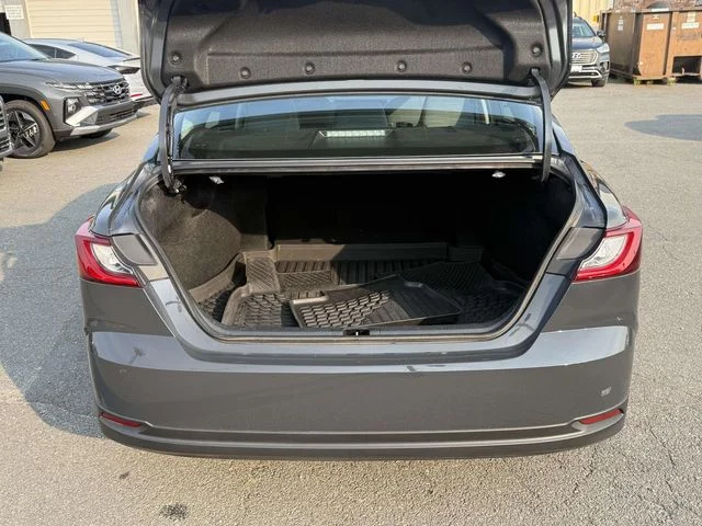 Used 2025  Toyota LE image 33