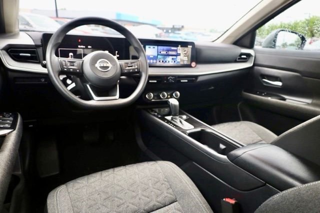 Used 2025 Gray Nissan SV image 7