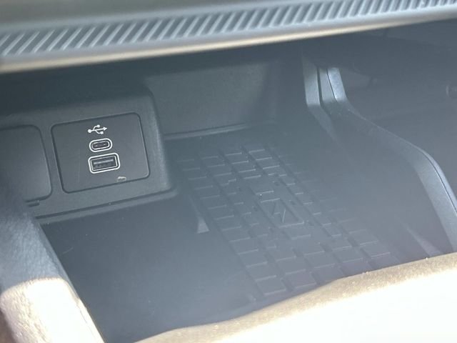 Used 2025 White Ford Badlands image 31