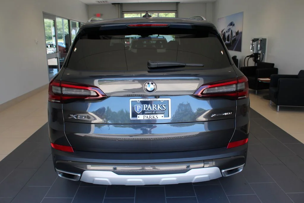 Used 2023 Gray BMW xDrive40i image 28