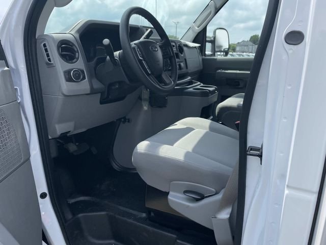 New 2027 Oxford White Ford E-350 SRW image 5