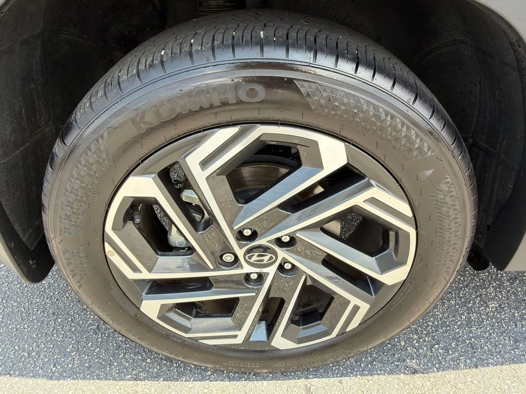 Used 2025 Black Hyundai Limited image 17