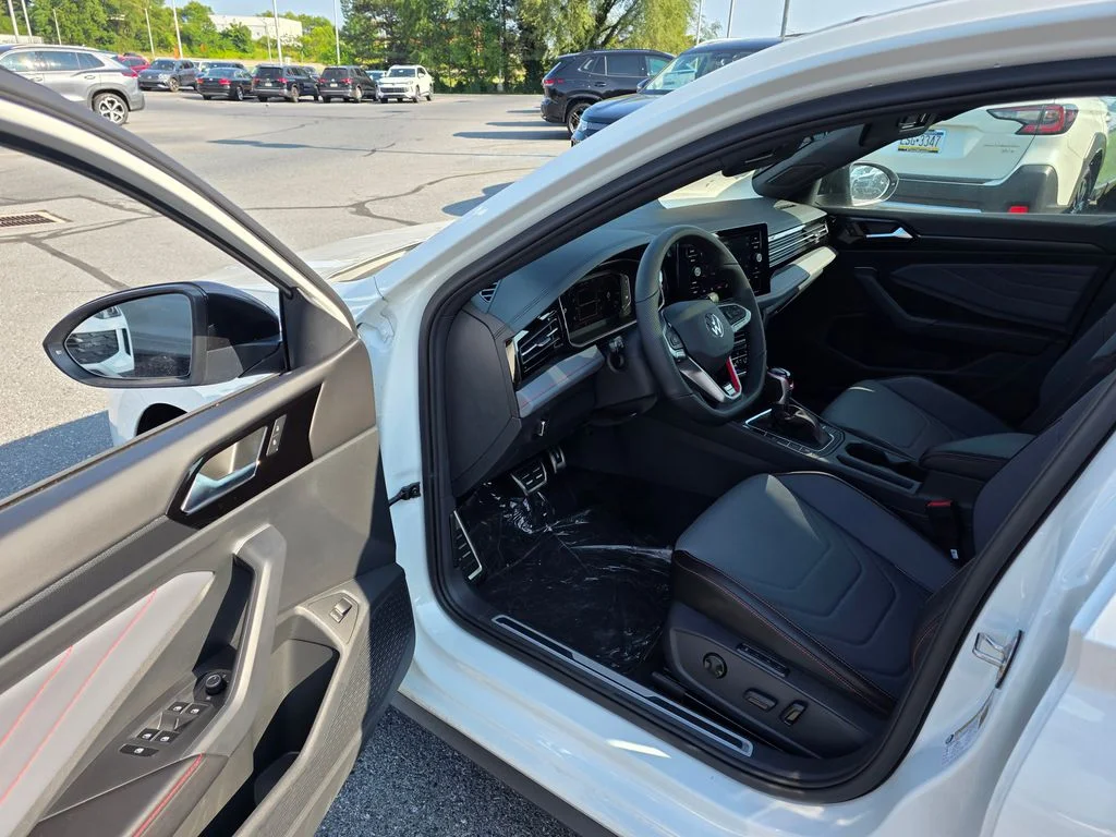 New 2026 Pure White w/Deep Black Roof Volkswagen 2.0T Autobahn image 10
