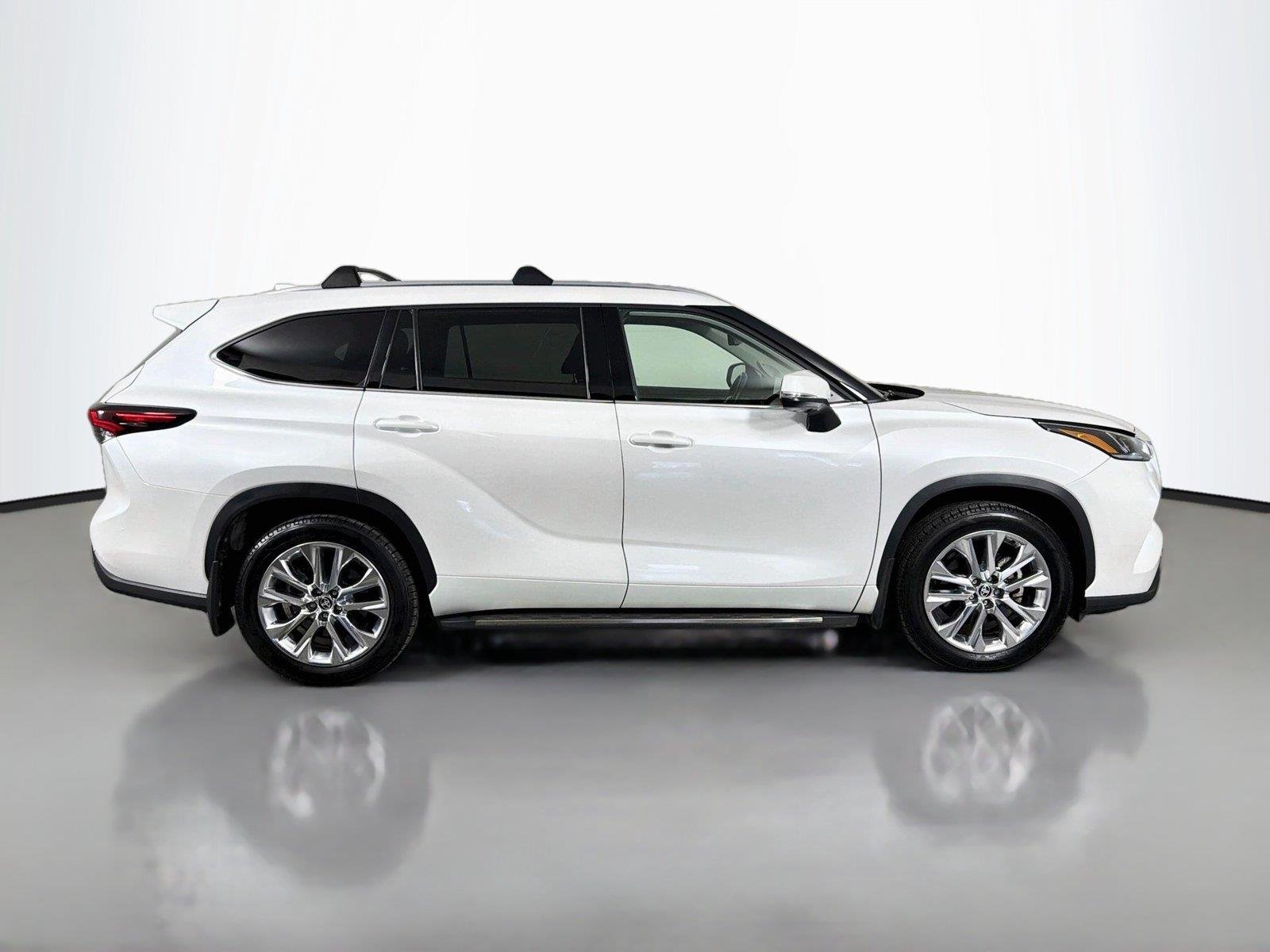 Used 2024 Wind Chill Pearl Toyota Limited image 4