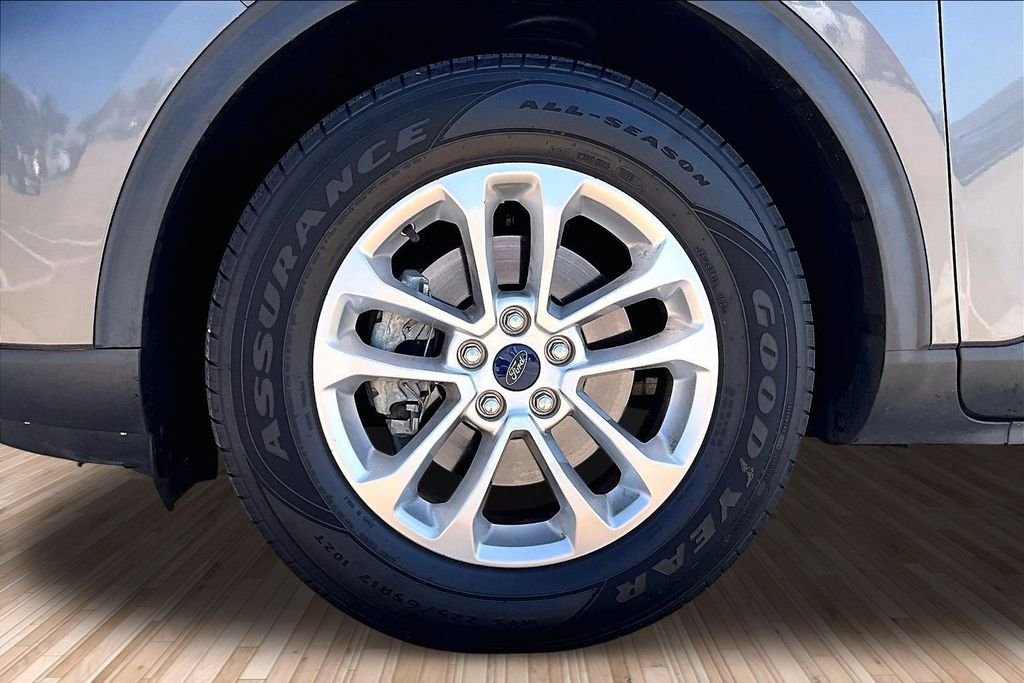Used 2022 Gray Ford SE image 8
