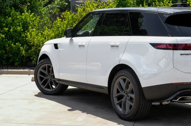 New 2026 Fuji White Land Rover SE image 14