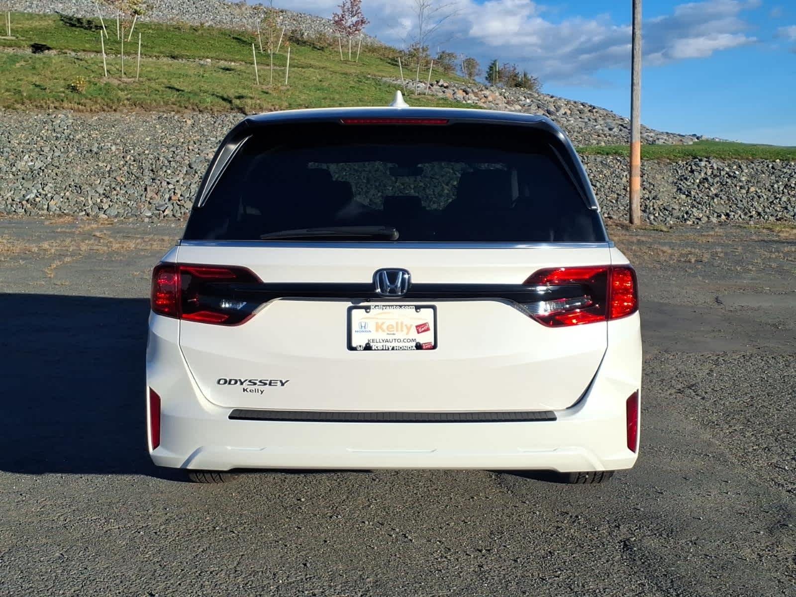 Certified Used 2026 Platinum White Pearl Honda EX-L image 8