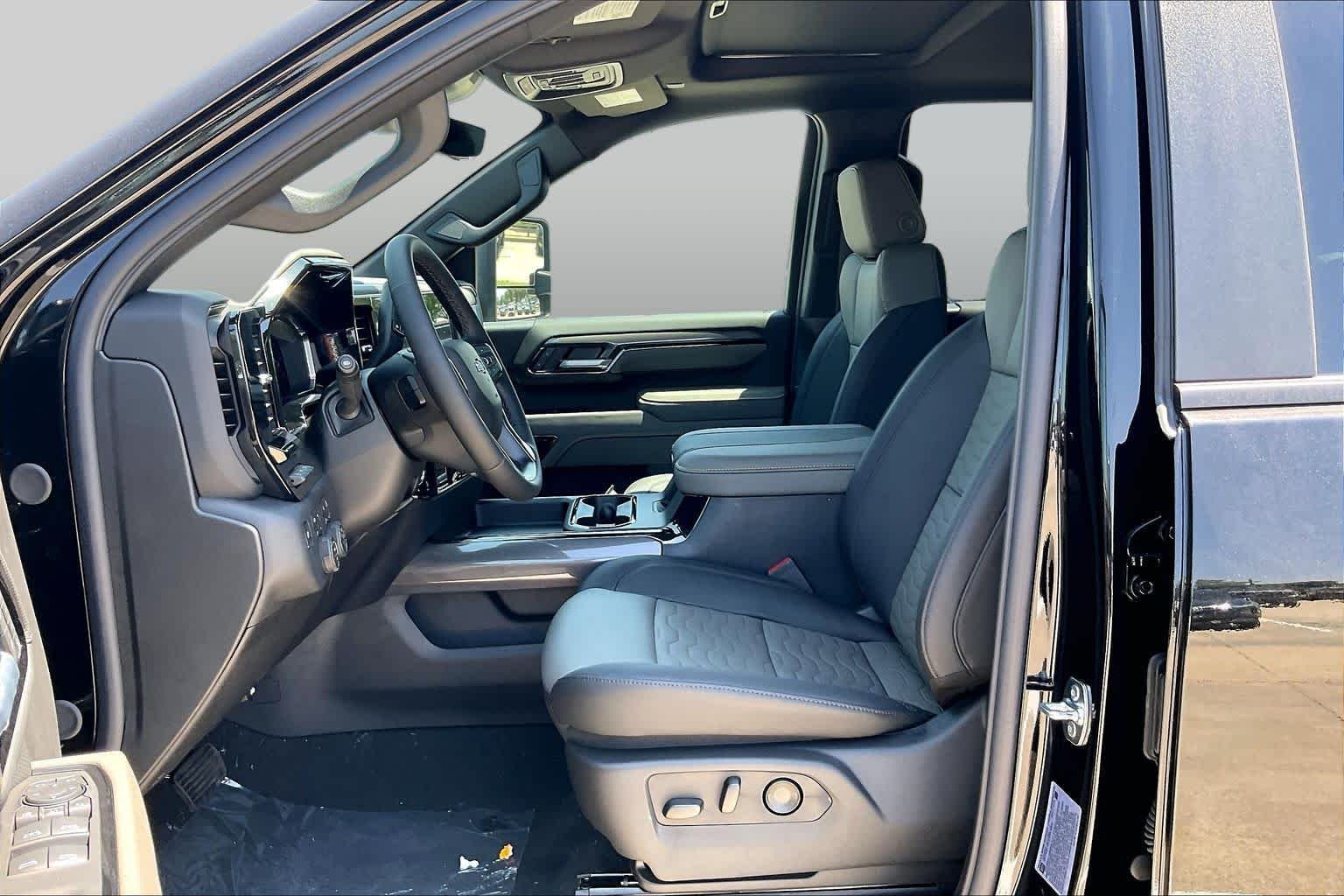 2026 Chevrolet Silverado 2500 HD ZR2 - Photo 10